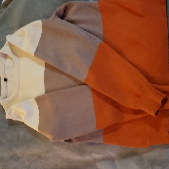 WOMENS SWEATER SIZE LARGE - Picture 3 of 5